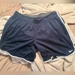 Women’s Medium Mesh Nike shorts